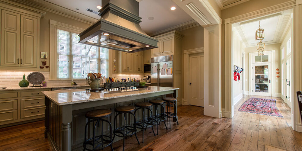 Custom eat-in kitchen by Glenn Cope Custom Home Builders