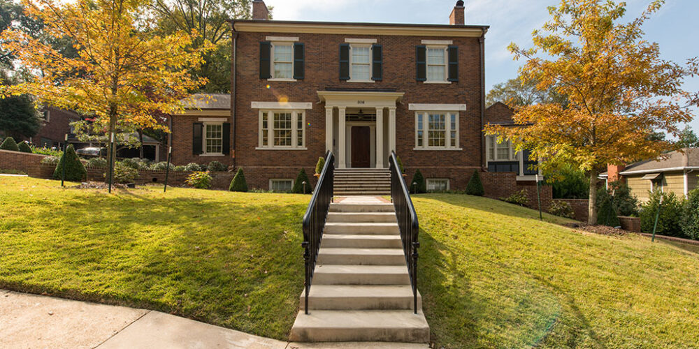 Colonial styled home by Glenn Cope Custom Home Builders