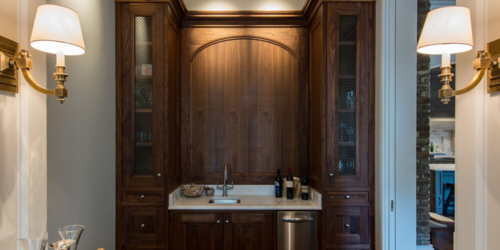 Butler's pantry by Glenn Cope Custom Home Builders
