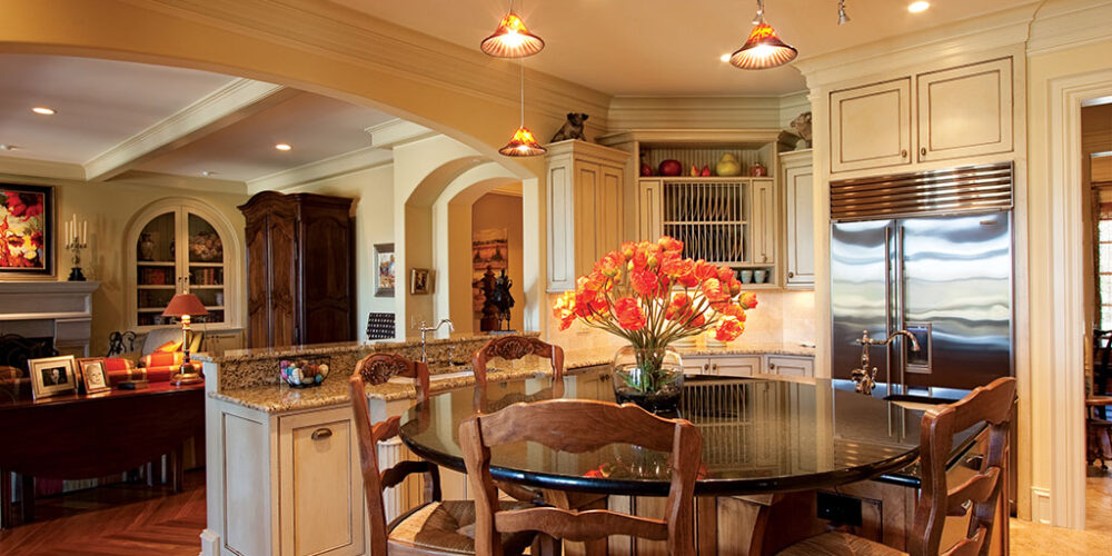 Custom eat-in kitchen by Glenn Cope Custom Home Builders