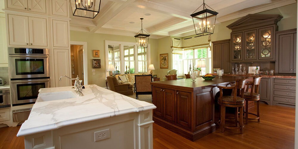 Timeless Custom-built eat-in kitchen by Glenn Cope Custom Home Builders