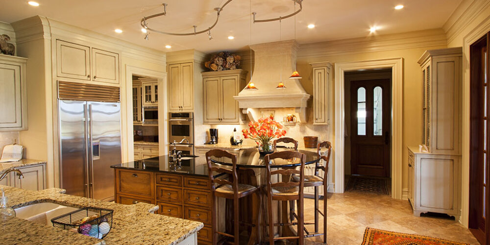 Custom eat in kitchen by Glenn Cope Custom Home Builders