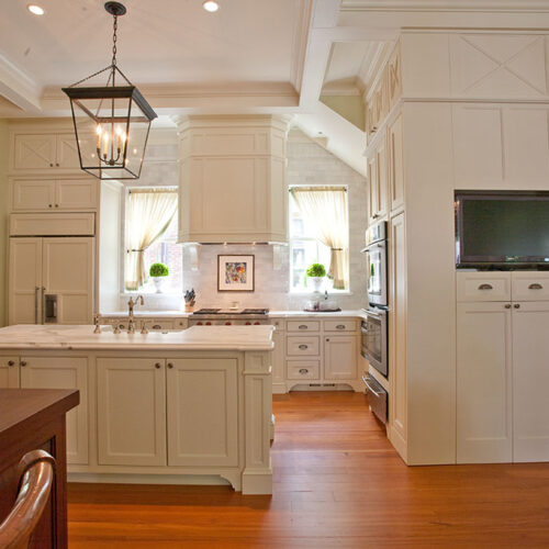 Custom-built kitchen by Glenn Cope Custom Home Builders