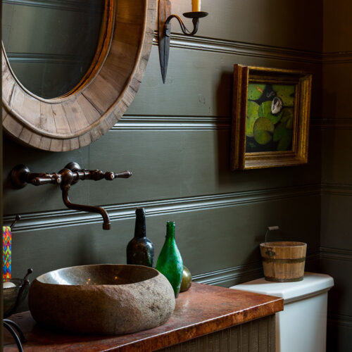 Guest bathroom by Glenn Cope Custom Home Builders