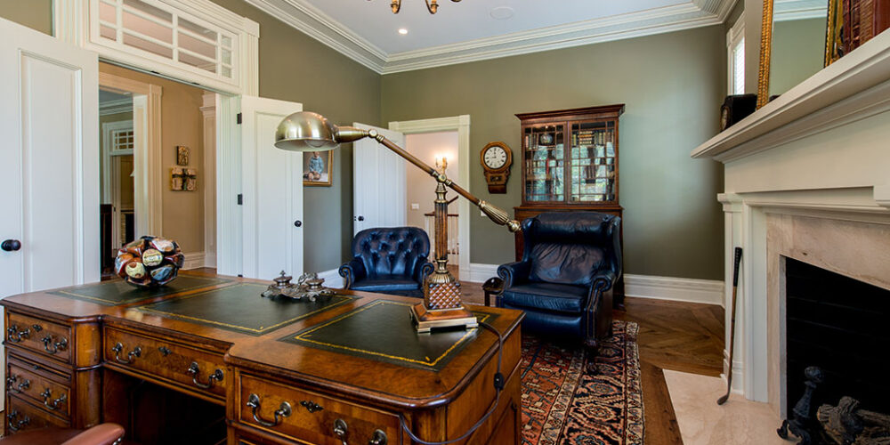 Home office, study, library by Glenn Cope Custom Home Builders