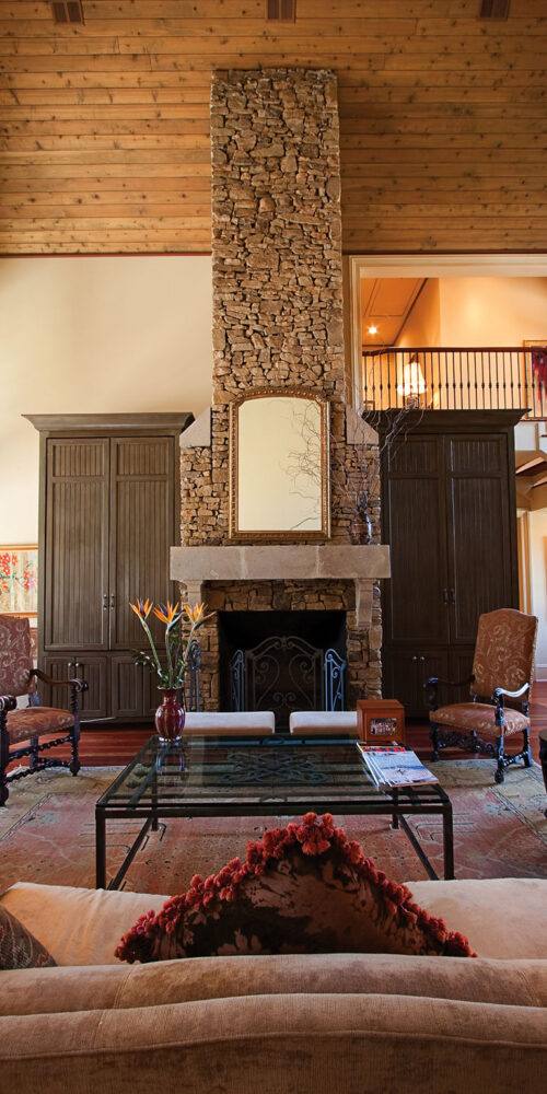 Living room by Glenn Cope Custom Home Builders